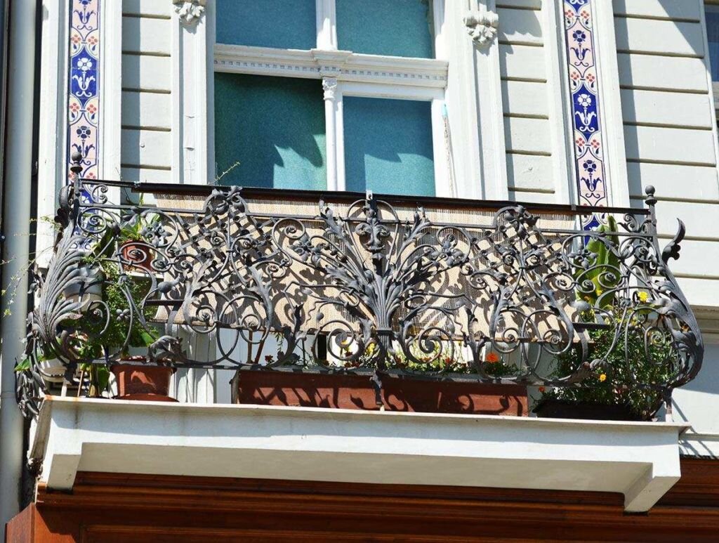 Популярные виды балконов в новостройках и вторичном жилье – варианты остекления