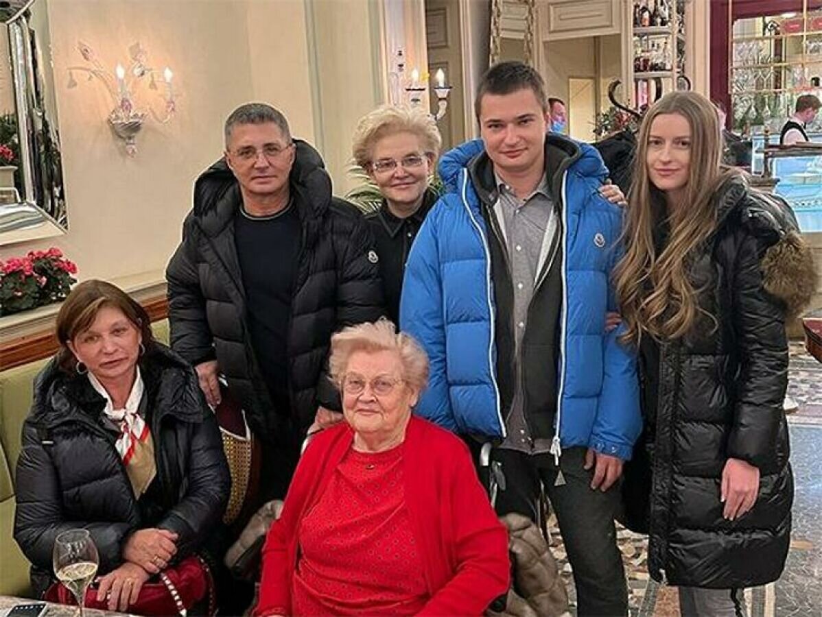 Мясников александр жена и дети фото