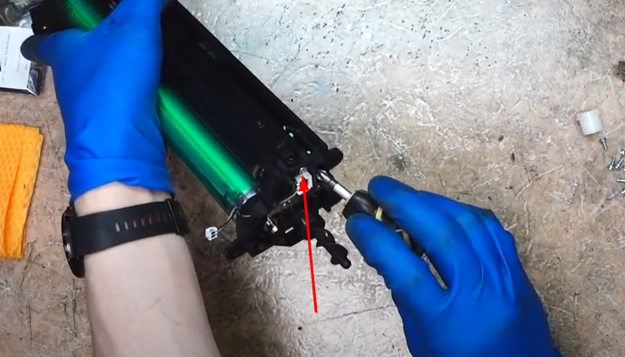 Фото 52. Верная установка войлочного уплотнителя с другой стороны