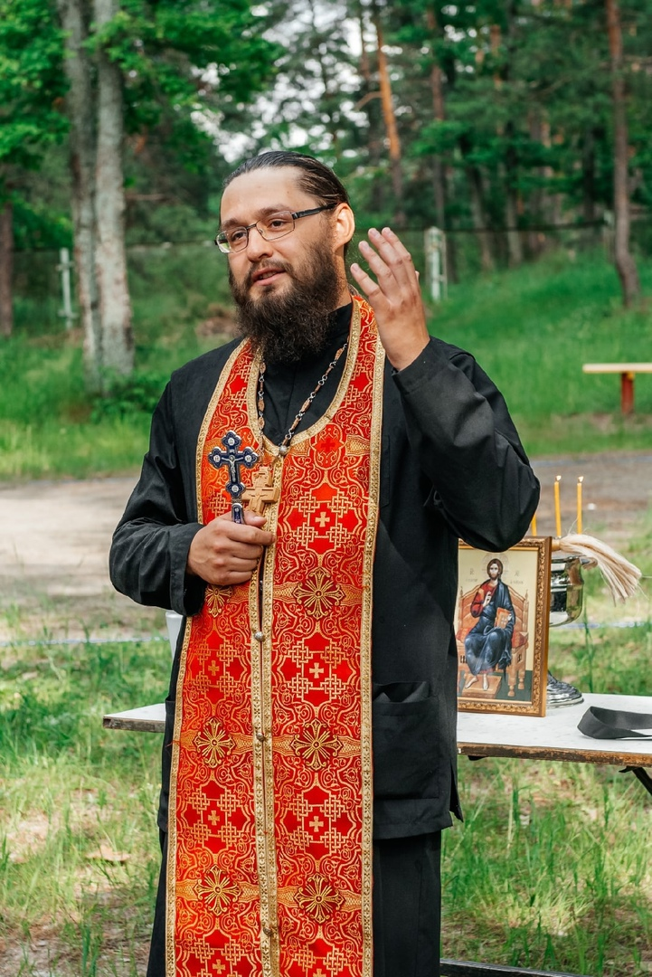 Священник Павел Семенов