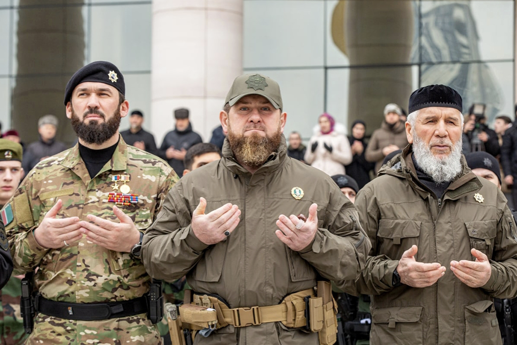 Нынешний глава Чечни во время Второй чеченской активно переманивал боевиков на сторону Москвы под гарантии безопасности. 