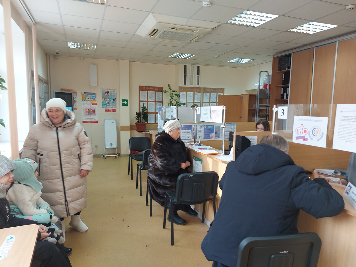 Начальник отделения фонда пенсионного и социального страхования. Пенсионный фонд. Пенсионный фонд и ФСС Иркутск. ПФР Омск сотрудники. ФСС декабрь 2022.