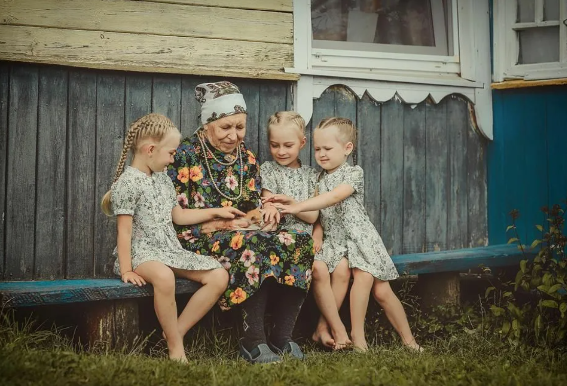 Село семейное. Бабушка в деревне. Сельские дети. Детство в деревне. Детство в деревне у бабушки.