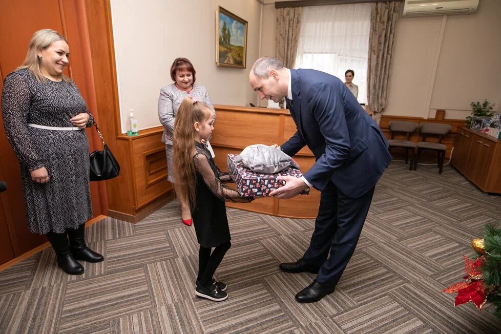  📷    Губернатор Денис Паслер исполнил новогоднее желание восьми юных оренбуржцев Андрей Севостьянов