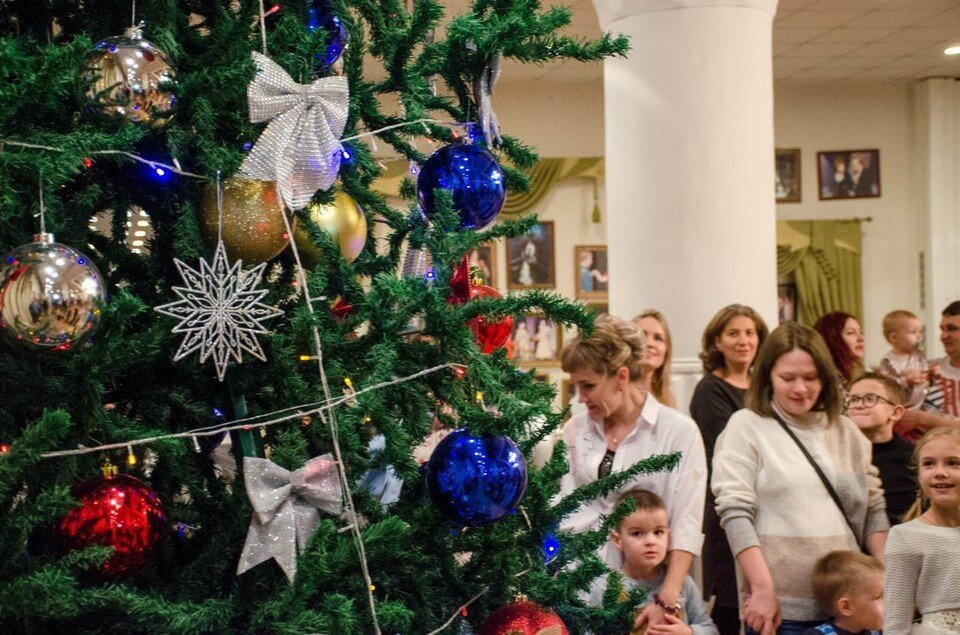     Билеты в театры семьи участников СВО получат бесплатно. Геннадий БИСЕНОВ
