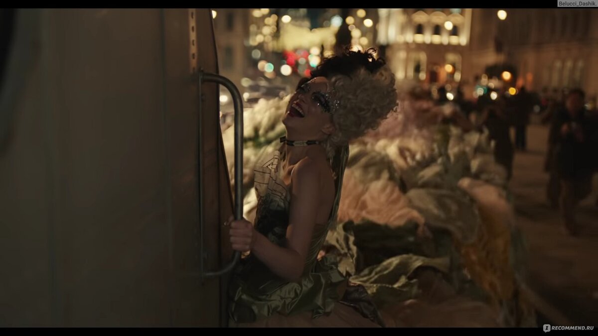 Ну, и использование мусоровоза, конечно, потрясающее. 