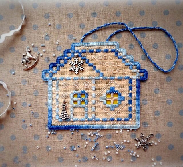 Колокольчик и домик в технике хардангер.

