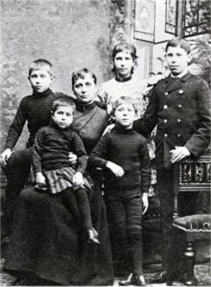 Мэтт-Софи Гад и пятеро гогеновских детей