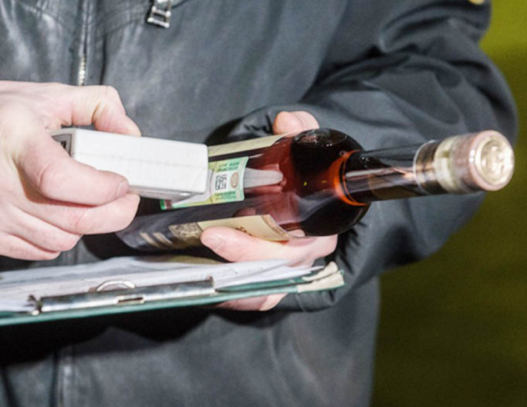    В Оренбуржье в 2022 году изъято более 8 тысяч литров нелегального алкоголя Елена Шкатова