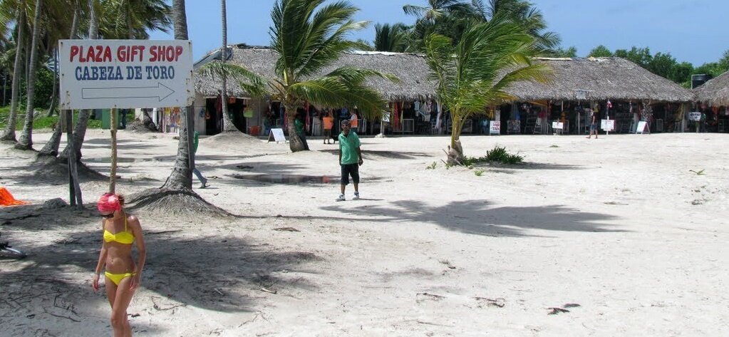 Шоппинг у пляжа в Кабеса-де-Торо