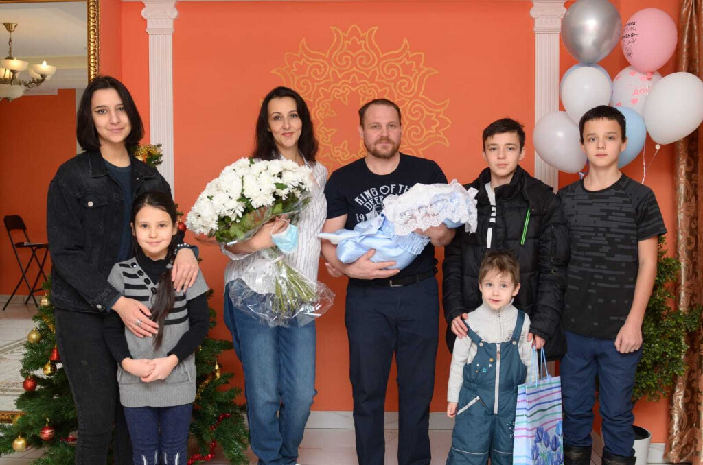 Выписка из родильного дома с шестым ребенком. Январь 2022 год.