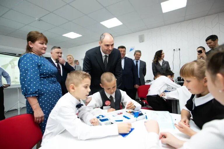    В Оренбургской области на образование в 2023 году будет направлено больше 33 млрд рублей Андрей Севостьянов