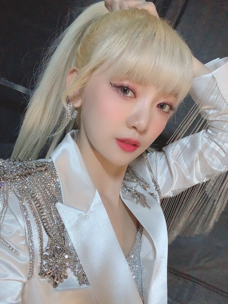 Онда из Everglow тоже обделена партиями. Фото взято из интернета. 