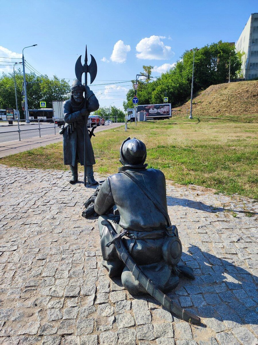 Скульптура «Стрельцы» в Серпухове. Источник — dzen.ru/pa_myatnik