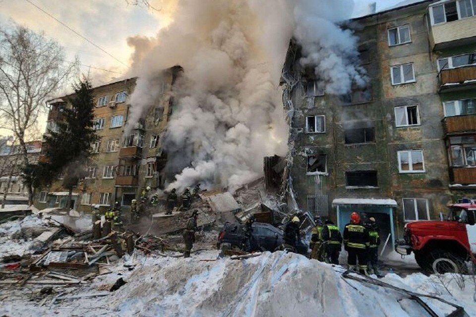     Жильцы пятиэтажки уверяют: лжегазовщики приходили к ним за сутки до взрыва. Вячеслав АШУРКОВ