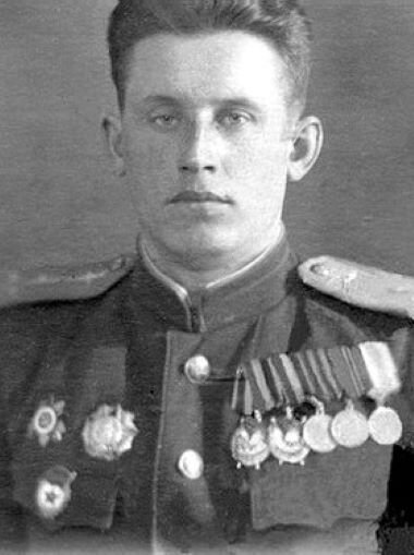 Командир эскадрильи 211 гиап гвардии старший лейтенант П. Н. Антонов.