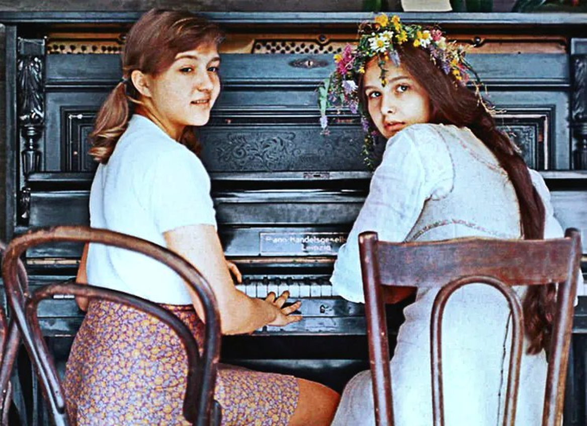 Кадр из фильма "Сто дней после детства", 1975 