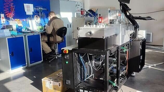     Владивосток становится городом высоких технологий. Недавно здесь запустили производство по обслуживанию и технической поддержке установок вакуумного напыления и плазменной обработки тонких плёнок.