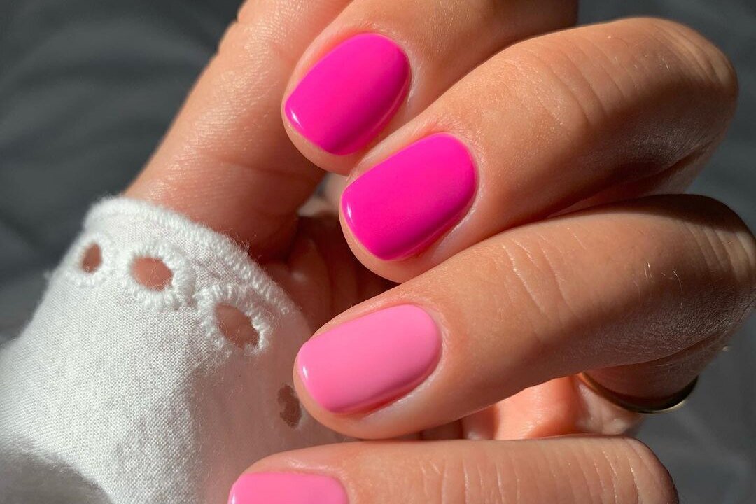     5 праздничных дизайнов маникюра, которые станут отличным дополнением вашего образа 8 марта