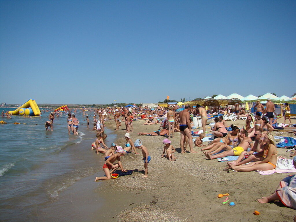 Пляж анапы в сезон