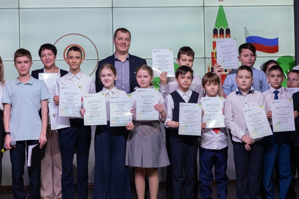     Учитель должен быть интересен школьникам, а не отдаться от них, считает педагог.