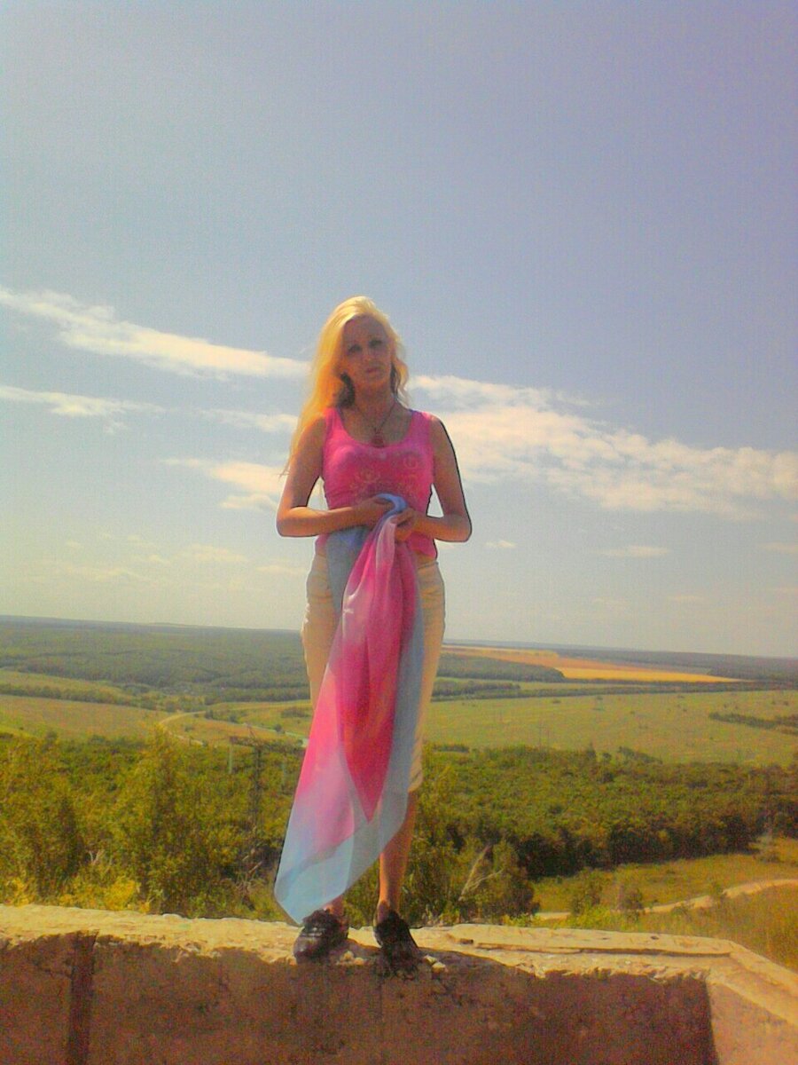 я на бордюре на вершине горы Светелка
