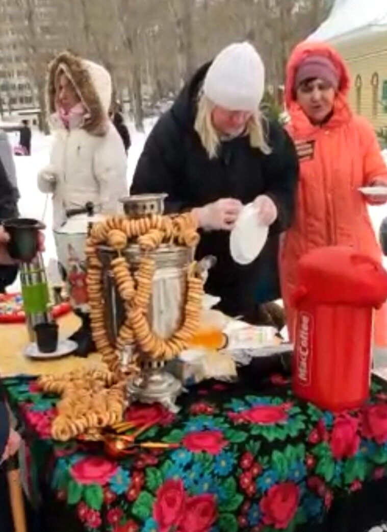 Масленичные гулянья на территории Храма св. Андрея Первозванного