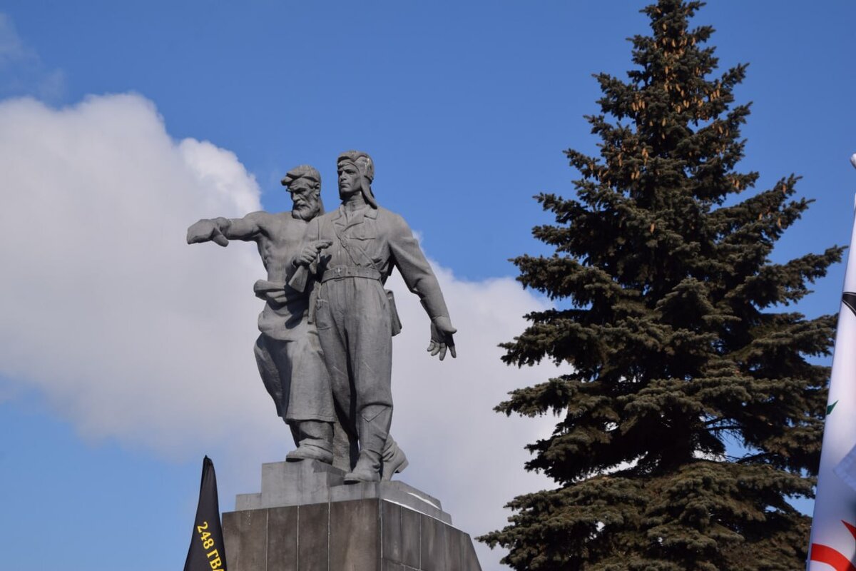 Памятник воинам Уральского добровольческого танкового корпуса, Екатеринбург