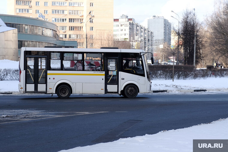    Автобус тащил мужчину по асфальту около 20 метров
