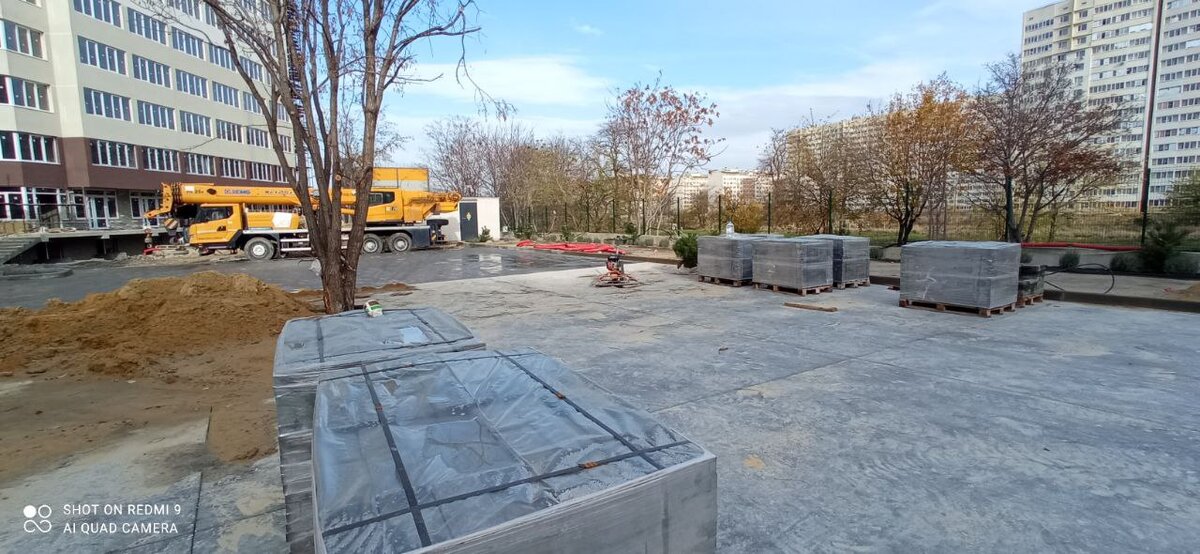 По периметру этой площадки на ул. Рождественской  будут расти лаванды. Рядом расположатся беседки. 