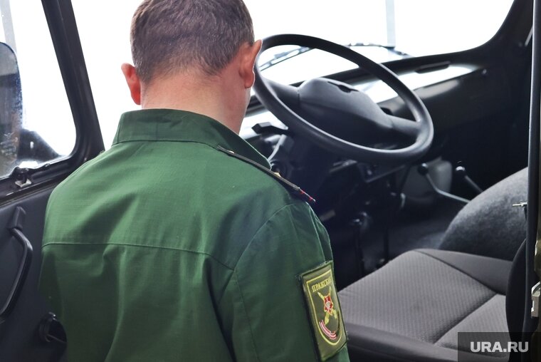    Военнослужащие поблагодарили неравнодушных жителей за автомобили
