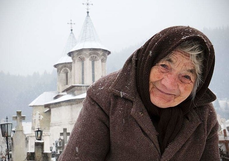 «Она воровка!» — кричала бухгалтер на все подворье. А Машка плакала и жалела ее