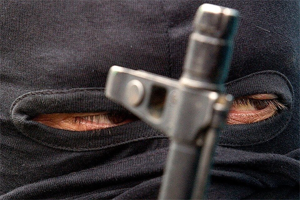     В Киеве неизвестный обстрелял из автомата Калашникова здание магазина Владимир ВЕЛЕНГУРИН