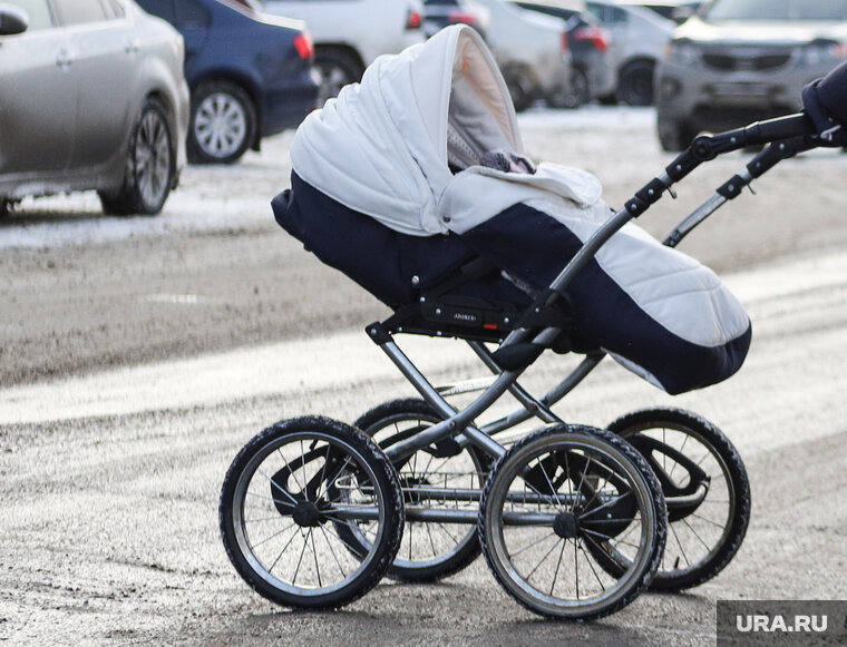    В результате ДТП коляска перевернулась