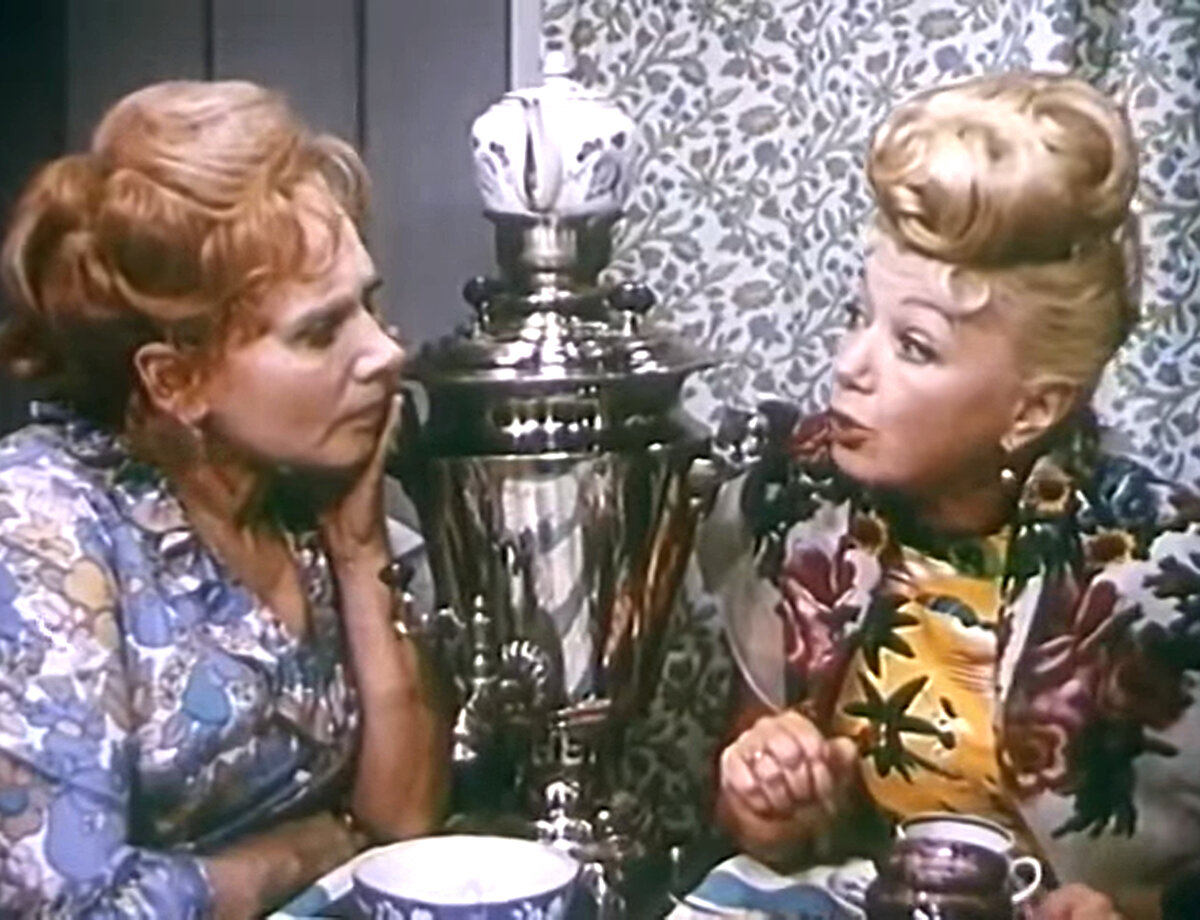 Кадр из кинофильма "Дача", 1973 г., режиссер Константин Воинов, сценаристы Константин Воинов, Леонид Лиходеев, композитор Ян Френкель (скриншот)