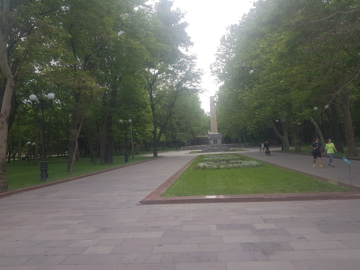 Утопает в зелени
