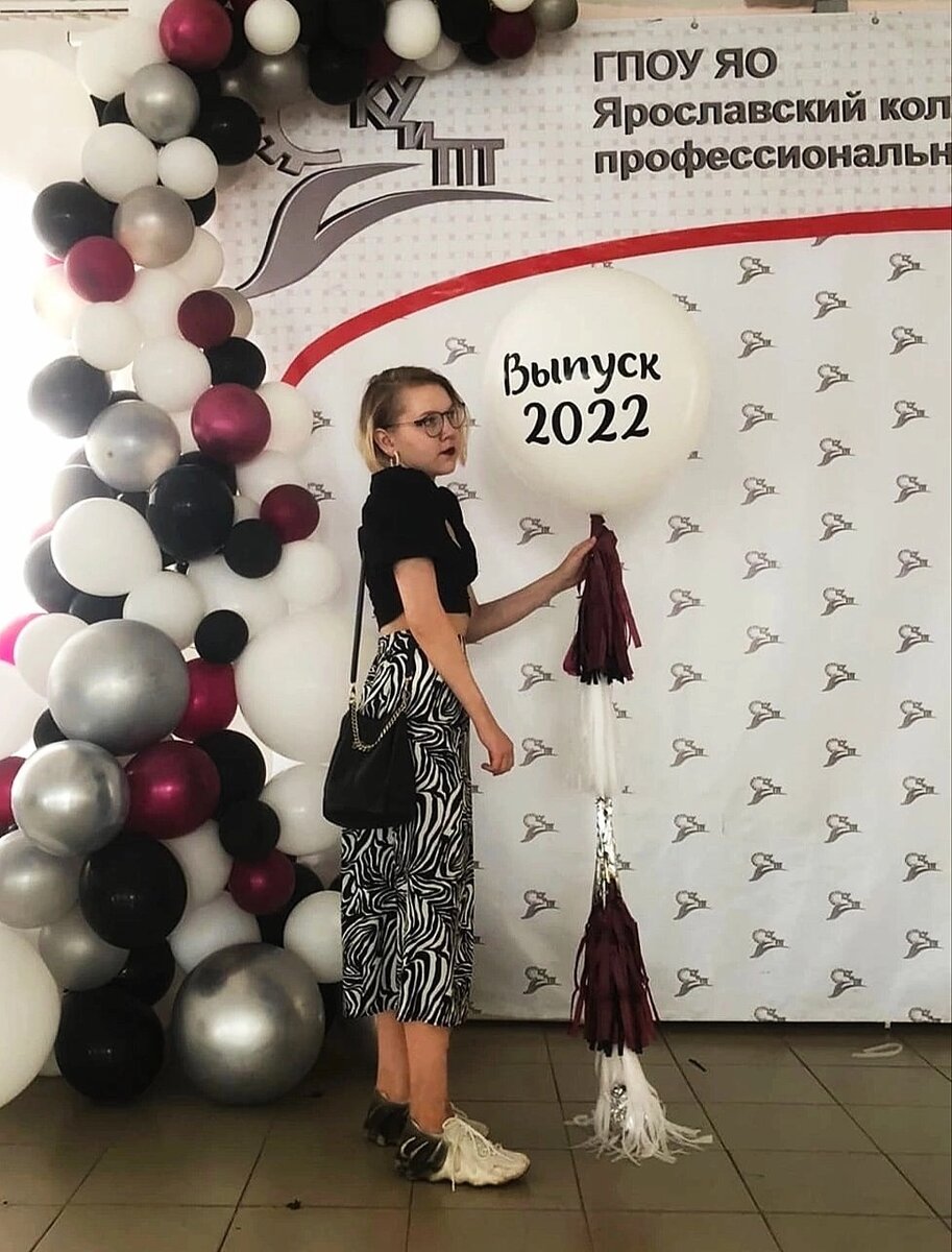 Кукушкина Ася - социальный предприниматель России; основатель собственного бренда одежды; ЭКО-активист, благотворительный деятель; молодой модельер одежды НЕОклассического стиля и персональной униформы.