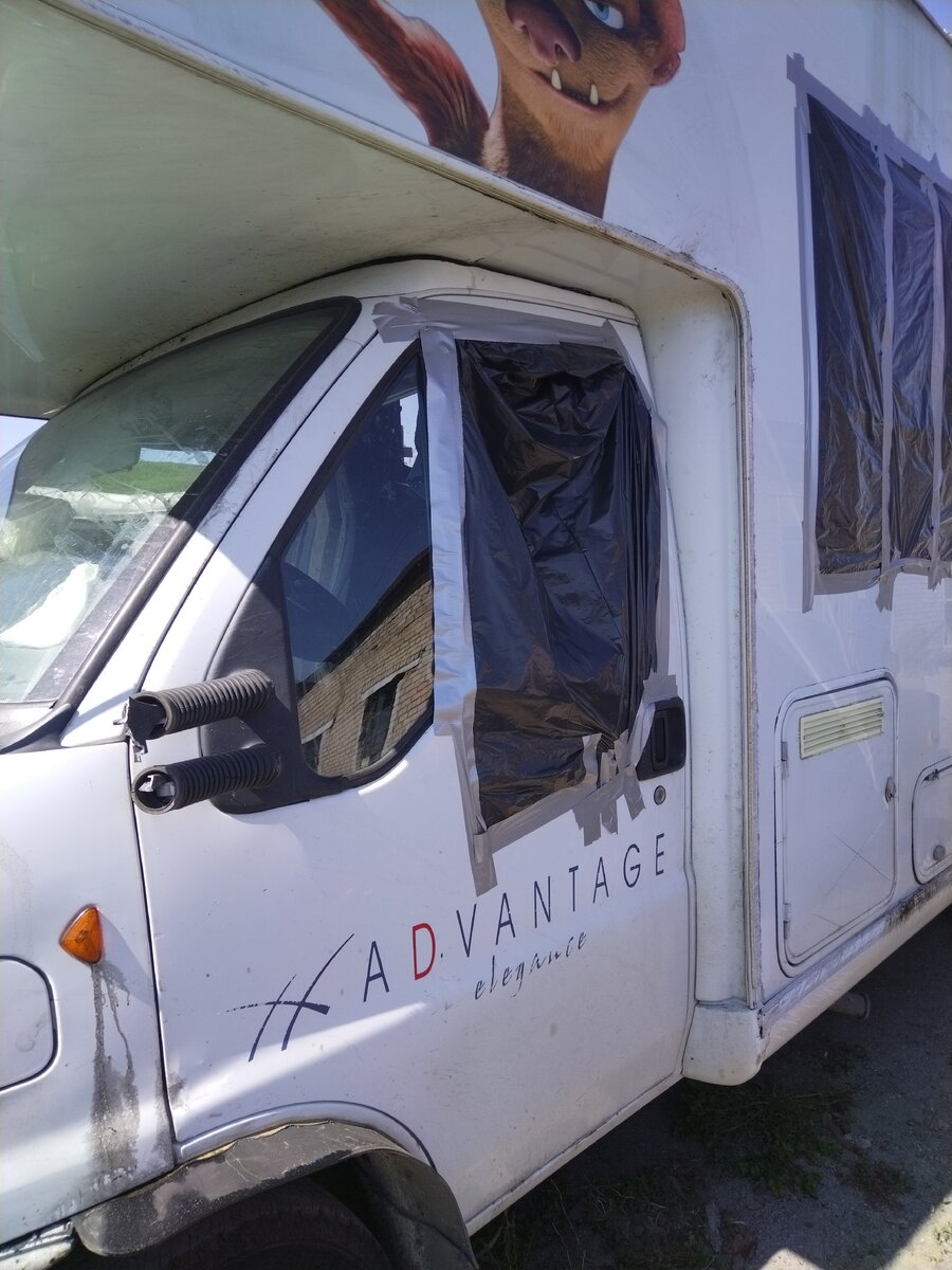 Заклеили временно от дождя