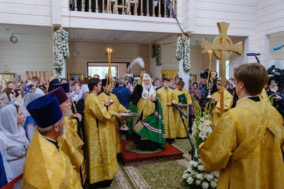    Патриарх Кирилл освятил храм Петра и Февронии в Петербурге