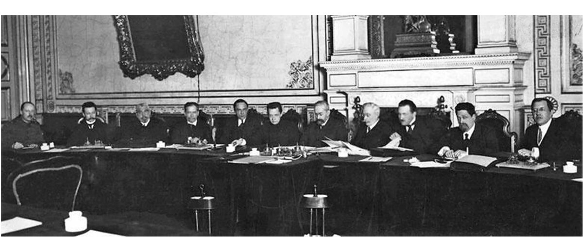 Временное правительство, 1917 г. Крайний справа - А.И. Коновалов.