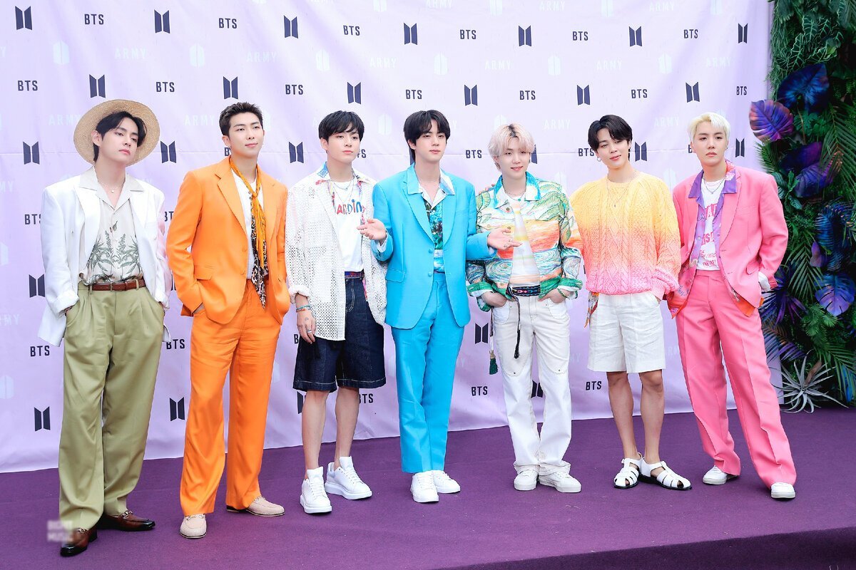 Корейская группа bts новости на сегодняшний день. БТС 2022. Гритинг BTS 2022. Гритинг БТС 2022 Чимин. БТС фото 2022 года.