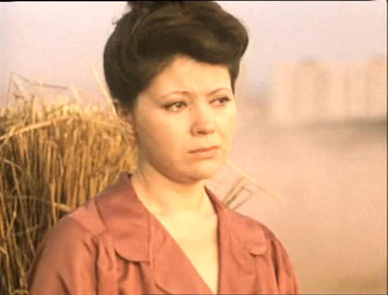 Ирина Егорова в фильме "Белые росы" источник: kino-teatr.ru