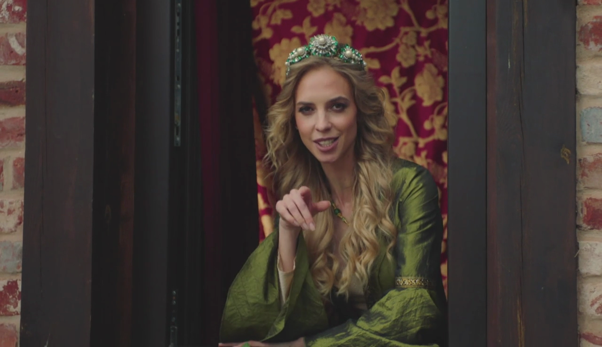 кадр из сериала "Чума!"