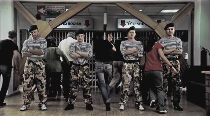 Кадр из фильма  «Мальчик-с-пальчик и грибы-мстители с Марса» (2006)