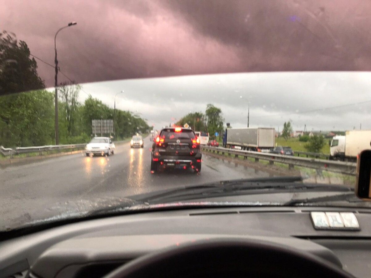 Еду из Мордовии в Москву (400 км). Пробки возникали даже там, где их быть не может - в полях.