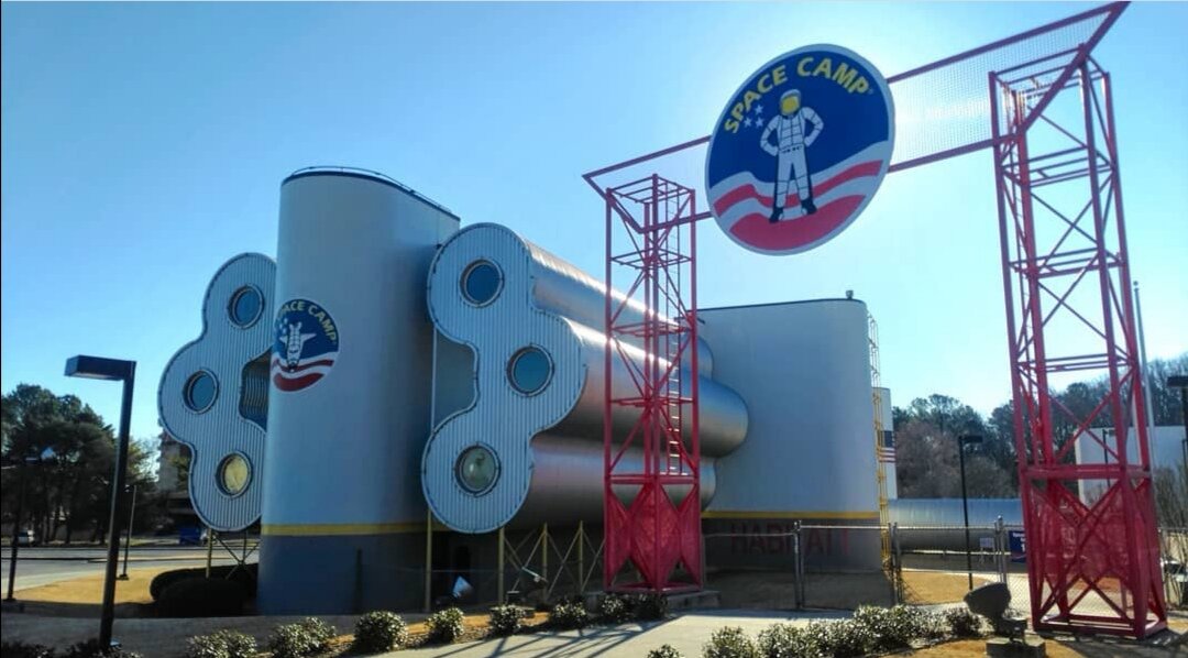 Так лагерь выглядит снаружи