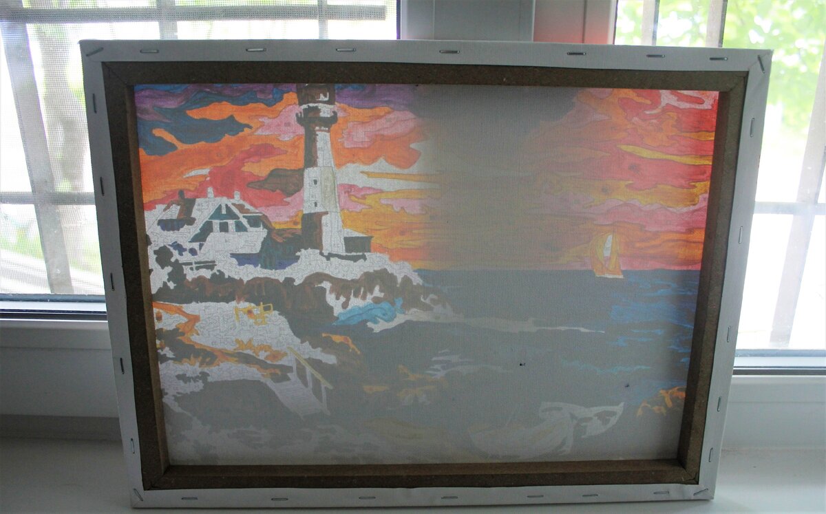 Холст сделан качественно, рама крепкая, ткань не провисает.