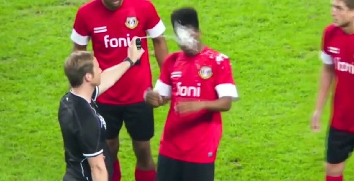 Арбитр и игрок: Забавный эпизод