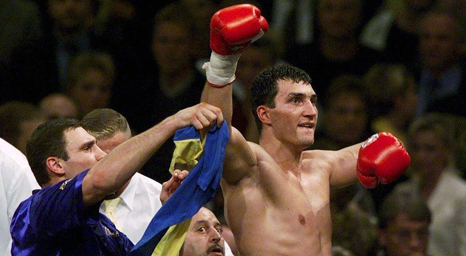 1999 год. Бой за вакантный титул чемпиона в тяжелом весе по версии EBU.Фото https://www.gettyimages.com/