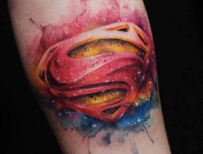 Лого Супермена в акварельном стиле